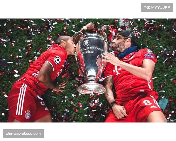 拜仁球迷高唱凯恩之歌，安联球场气氛热烈